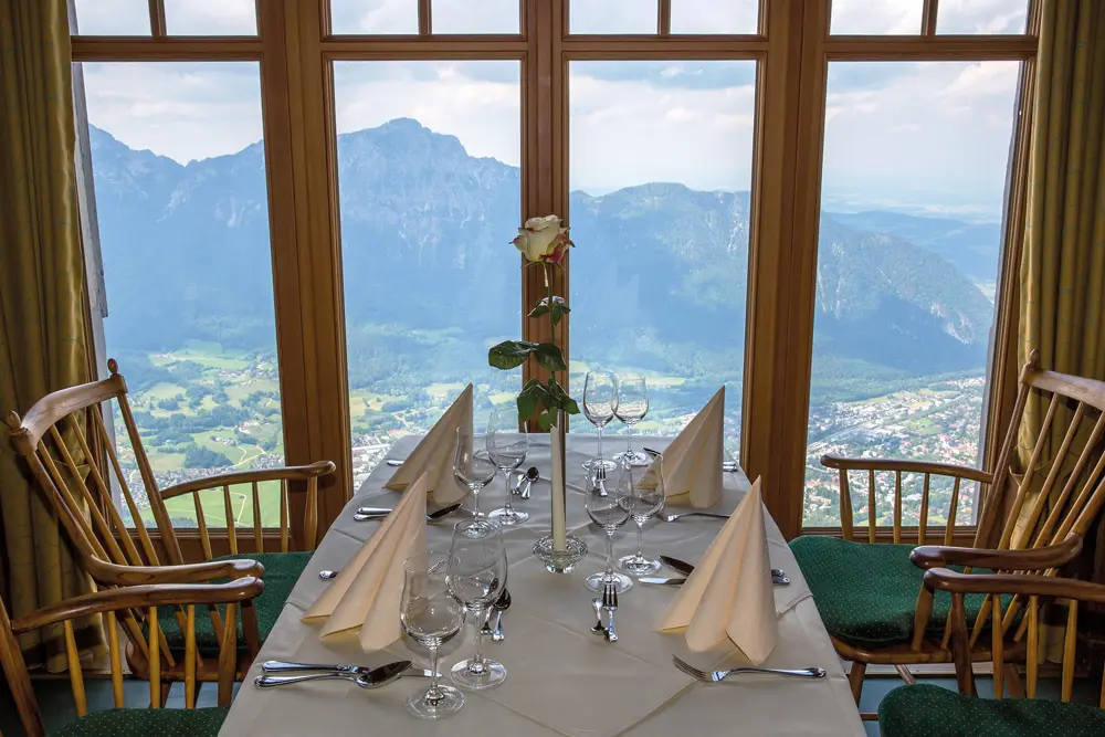 Eingedeckter Tisch am Predigtstuhl 